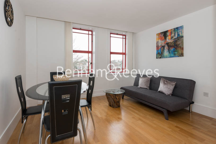 1  bedroom flat to rent in Highbury Stadium Square, Highbury, N5-image 4