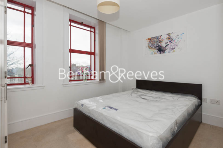 1 bedroom flat to rent in Highbury Stadium Square, Highbury, N5-image 6