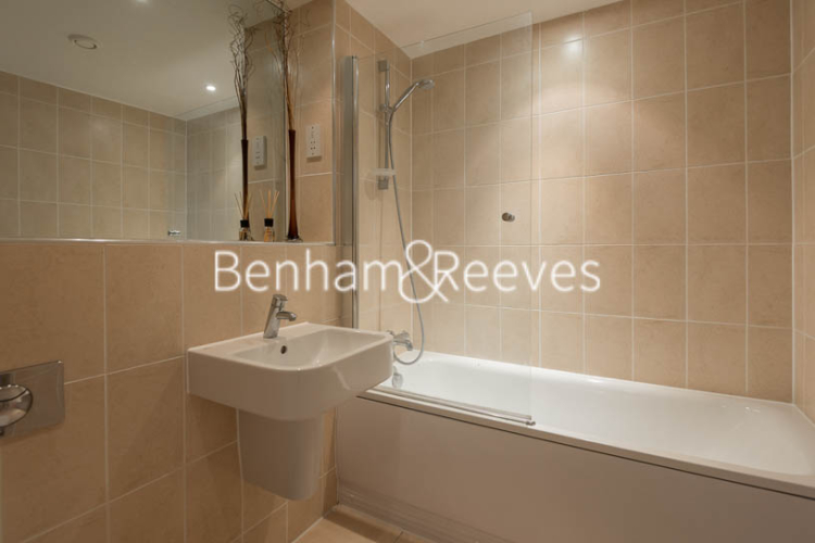 1 bedroom flat to rent in Highbury Stadium Square, Highbury, N5-image 7