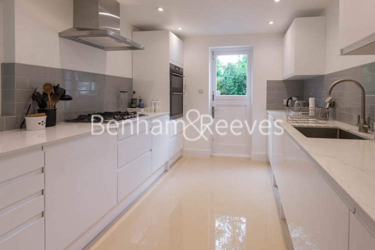 5 bedrooms house to rent in Dalmeny Road, Tufnell Park, N7-image 2