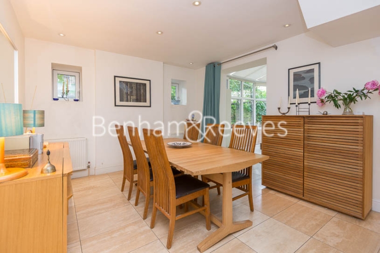5  bedrooms house to rent in Dalmeny Road, Tufnell Park, N7-image 3