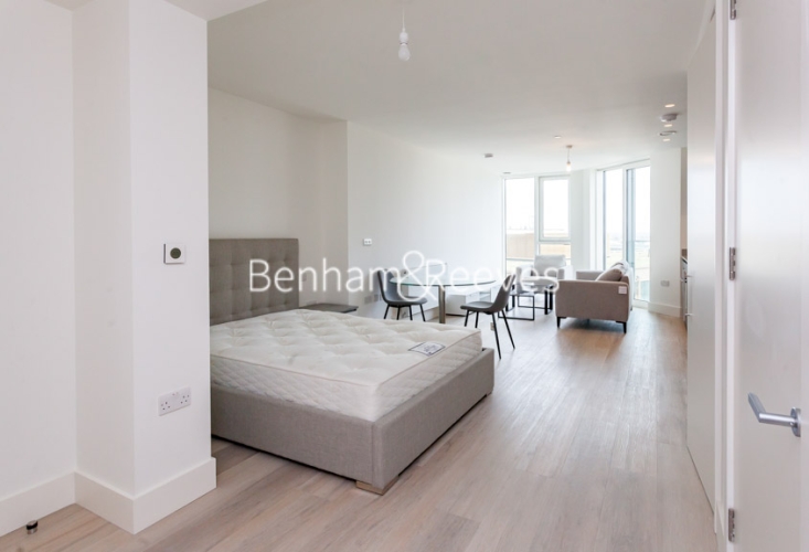 Studio flat to rent in Daneland Walk, Highgate, N17-image 3