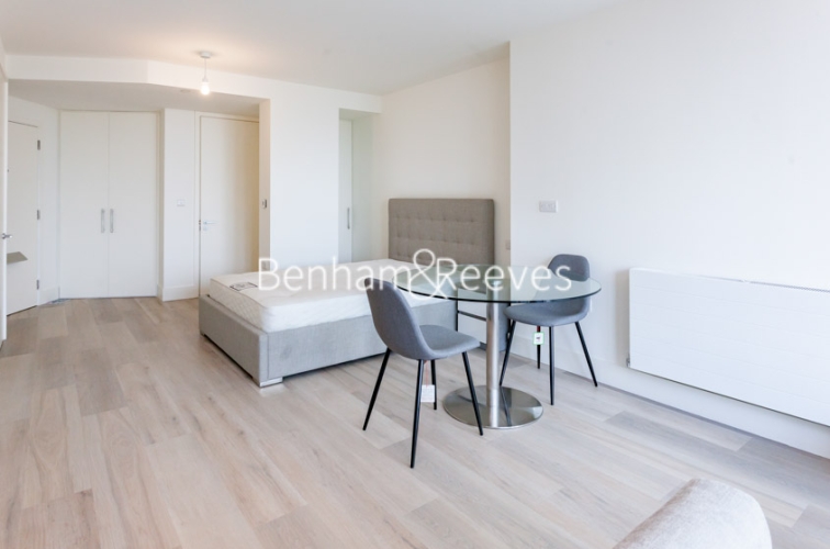 Studio flat to rent in Daneland Walk, Highgate, N17-image 12