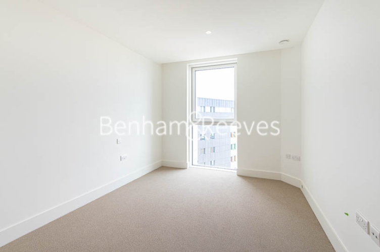 1  bedroom flat to rent in Daneland Walk, Highgate, N17-image 3
