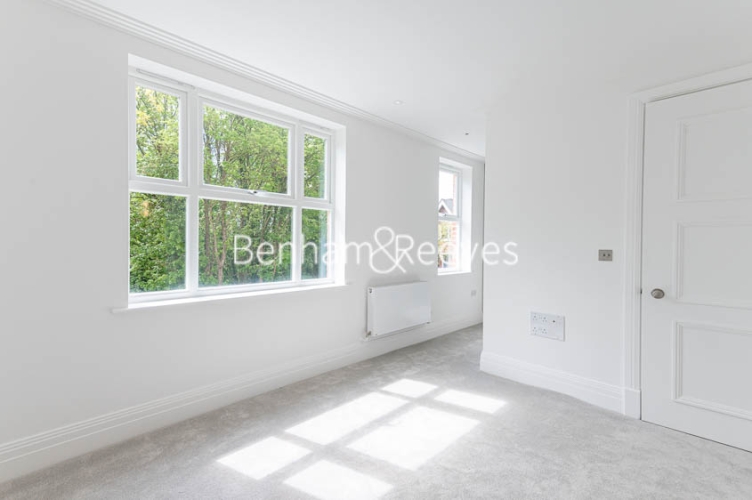 4 bedrooms flat to rent in Rookery Lane, Enfield, EN4-image 9