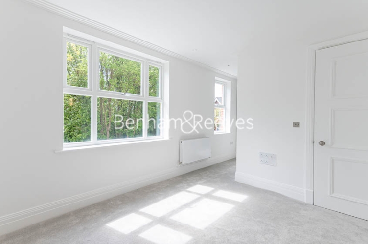 4  bedrooms flat to rent in Rookery Lane, Enfield, EN4-image 9
