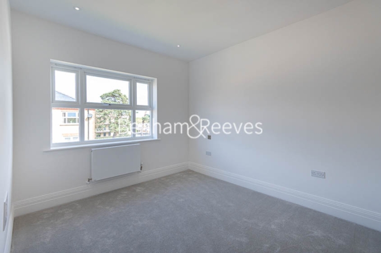4 bedrooms flat to rent in Rookery Lane, Enfield, EN4-image 12