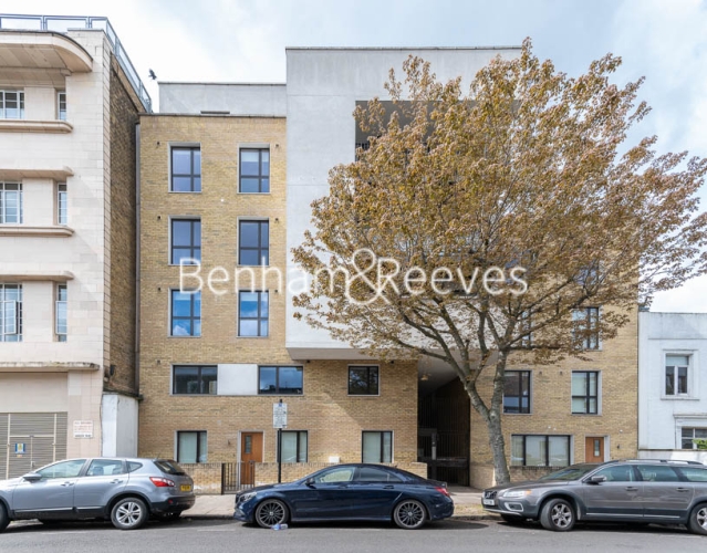 3 bedroom(s) flat to rent in Sussex Way, highgate,N7, London