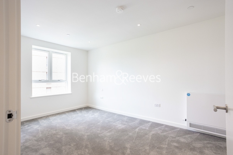 2 bedrooms flat to rent in Mary Neuner Road, Highgate, N8-image 3