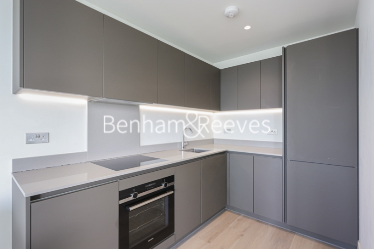 1 bedroom flat to rent in Daneland Walk, Tottenham Hale, N17-image 2