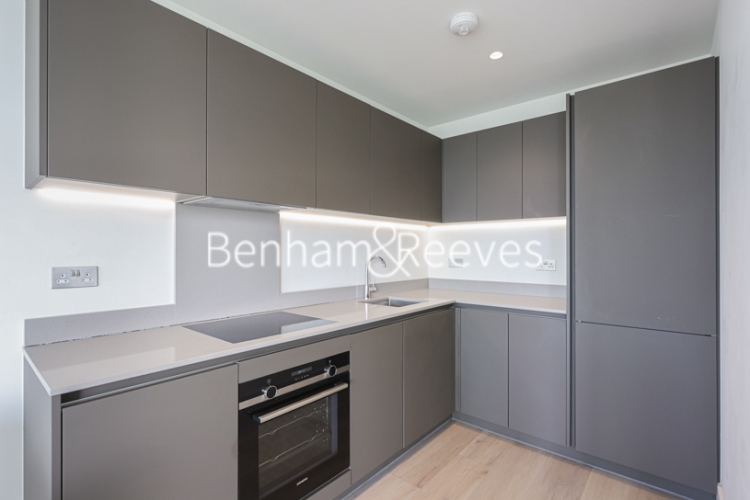1  bedroom flat to rent in Daneland Walk, Tottenham Hale, N17-image 2