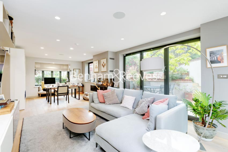 5  bedrooms flat to rent in Hornsey Lane Gardens, Highgate, N6-image 1