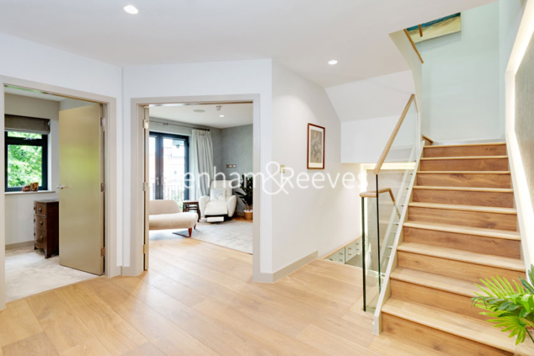 5 bedrooms flat to rent in Hornsey Lane Gardens, Highgate, N6-image 17