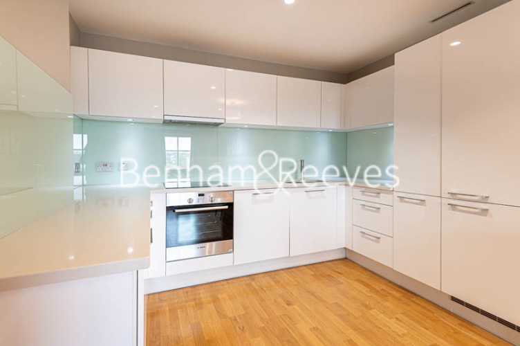 2  bedrooms flat to rent in Highbury Gardens, Holloway Road, N7-image 2