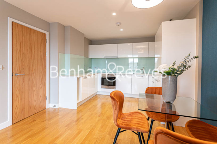 2  bedrooms flat to rent in Highbury Gardens, Holloway Road, N7-image 8
