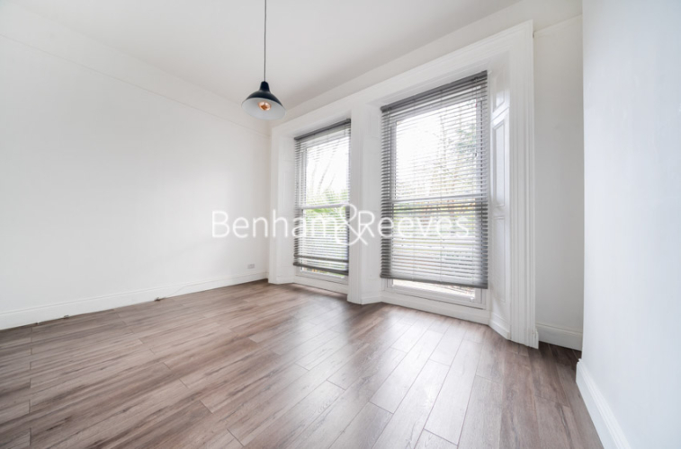 3 bedroom(s) flat to rent in Hornsey Lane, Highgate, N6, London