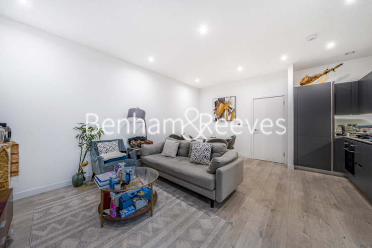 1  bedroom flat to rent in Coster Avenue, Highgate, N4-image 1