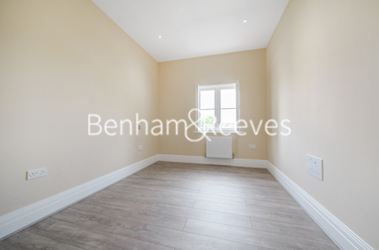 3  bedrooms house to rent in Trent Park, Enfield, EN4-image 16