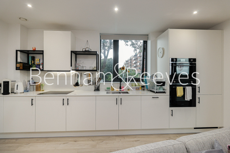 1  bedroom flat to rent in Coster Avenue, Highgate, N4-image 2
