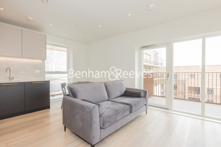2  bedrooms flat to rent in Mary Neuner Road, Alexandra, N8-image 1