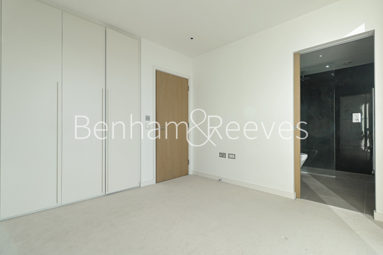 3  bedrooms flat to rent in Skyline Apartment, Devan Grove, N4-image 8