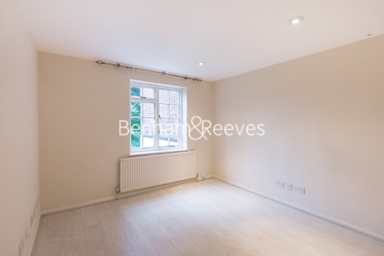 4 bedrooms house to rent in Oldfield Mews, Highgate, N6-image 2