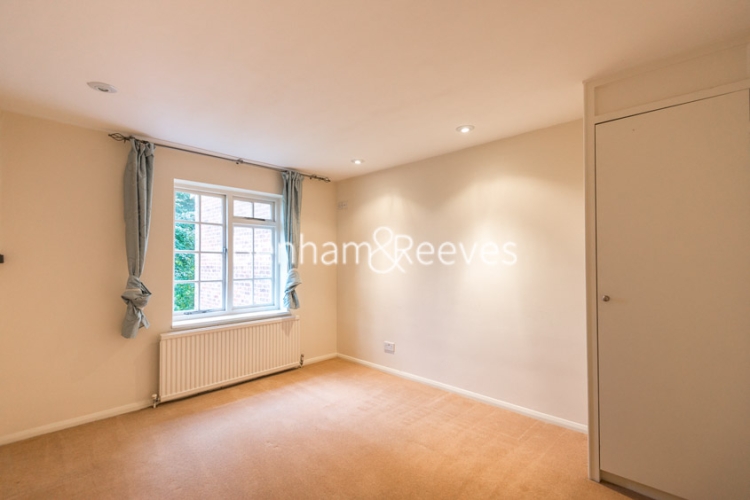 4  bedrooms house to rent in Oldfield Mews, Highgate, N6-image 3