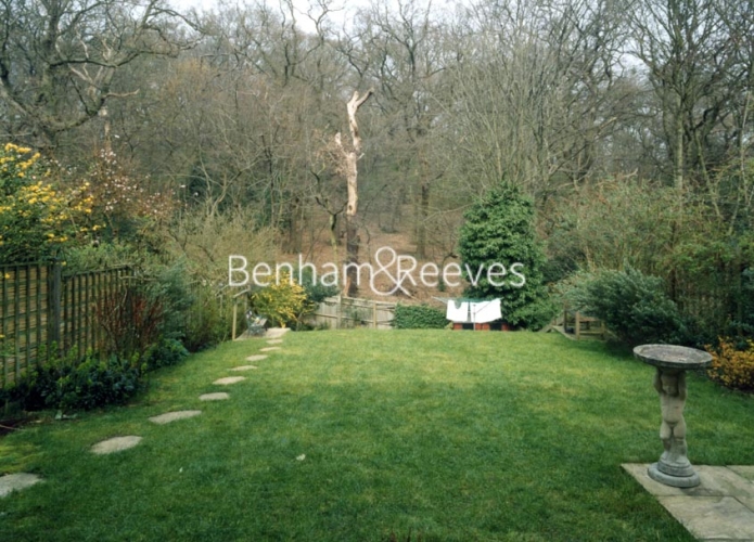 4 bedrooms house to rent in Priory Gardens, Highgate, N6-image 2