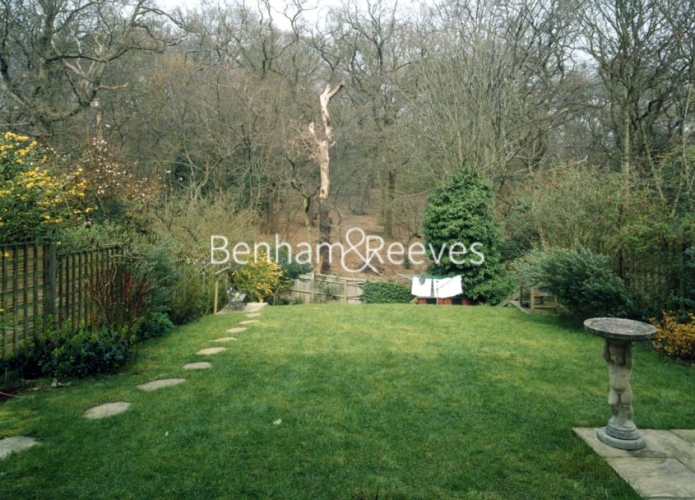 4  bedrooms house to rent in Priory Gardens, Highgate, N6-image 2