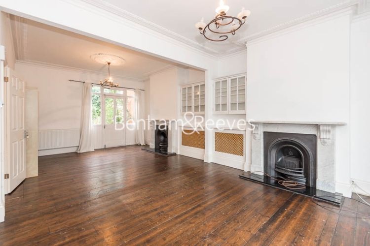 4  bedrooms house to rent in Claremont Road, Highgate, N6-image 1