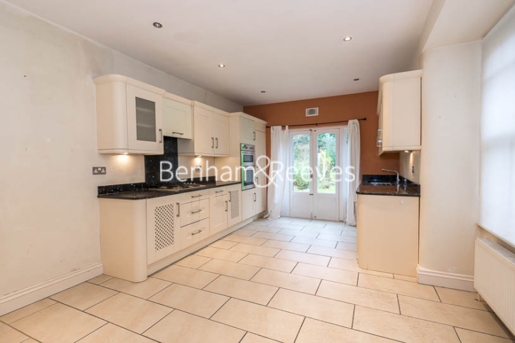 4  bedrooms house to rent in Claremont Road, Highgate, N6-image 2
