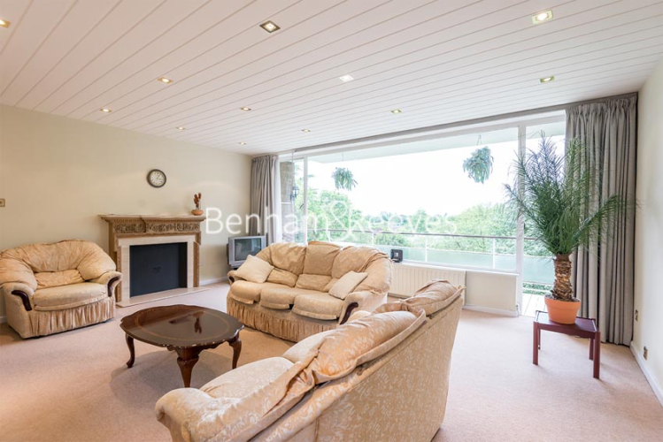 2 bedrooms flat to rent in Broadlands Road, Highgate, N6-image 1