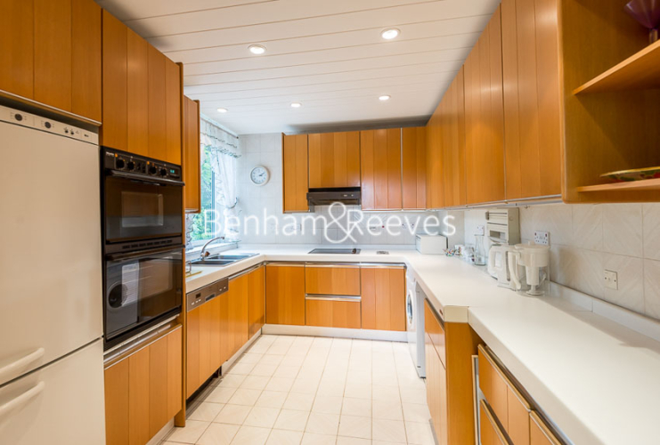 2  bedrooms flat to rent in Broadlands Lodge, Broadlands Road, N6-image 2