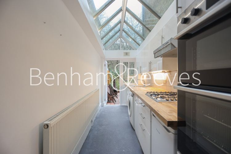 5  bedrooms house to rent in Priory Gardens, Highgate, N6-image 2