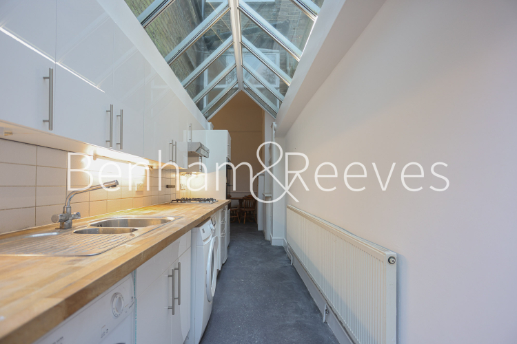 5  bedrooms house to rent in Priory Gardens, Highgate, N6-image 9