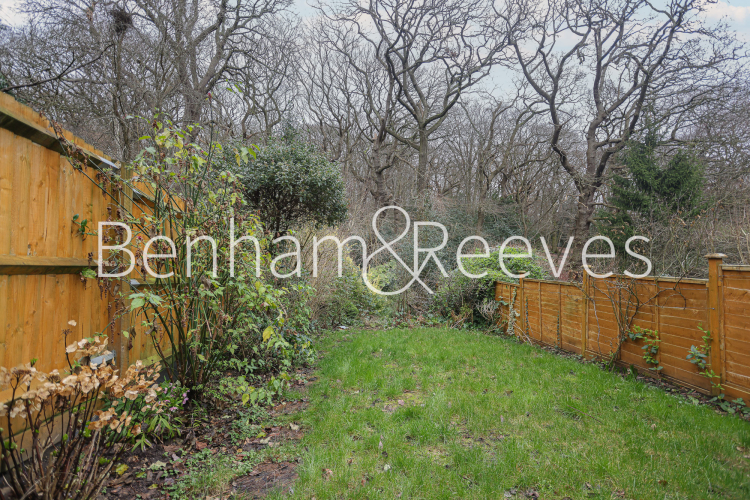 5  bedrooms house to rent in Priory Gardens, Highgate, N6-image 15