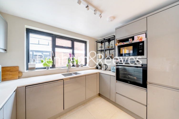 1  bedroom flat to rent in Fitzroy Court, Shepherds Hill, N6-image 2