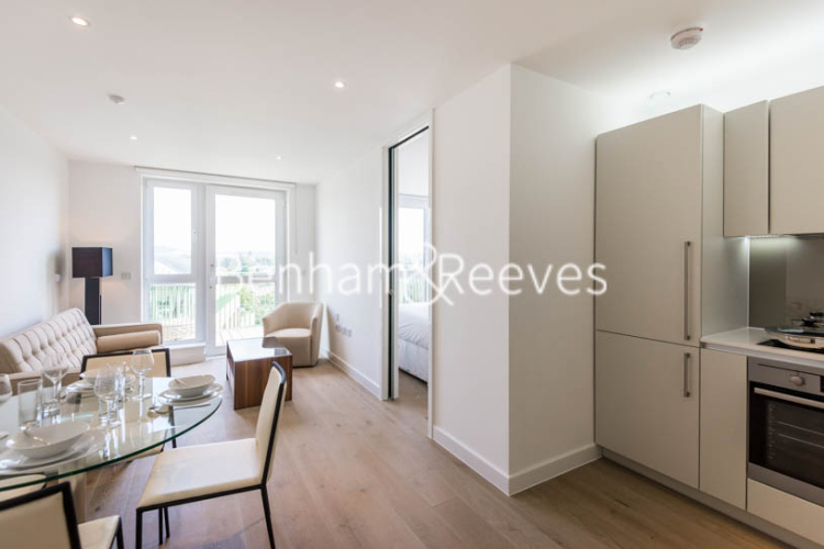 Studio flat to rent in Ottley Drive, Woolwich, SE3-image 2