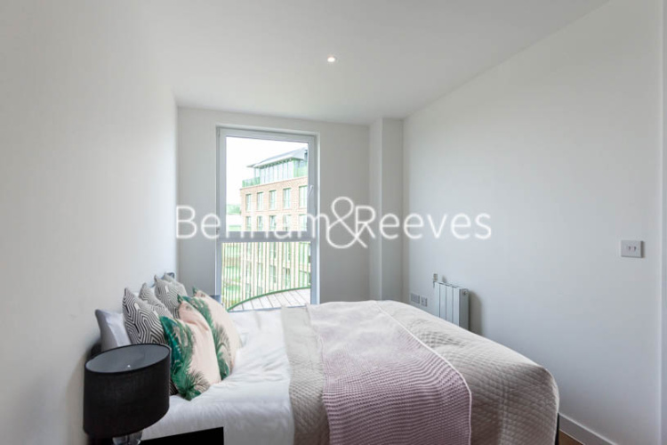 Studio flat to rent in Ottley Drive, Kidbrooke, SE3-image 7