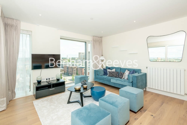 3 bedrooms flat to rent in Duke of Wellington Avenue, Canary Wharf, SE18-image 1