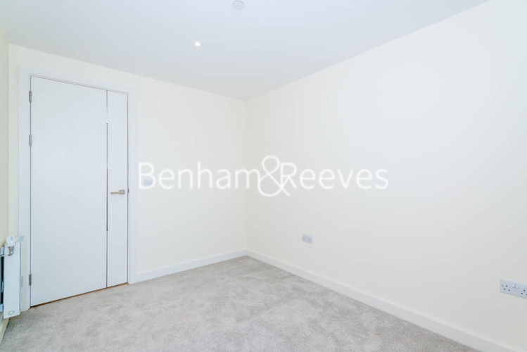 3 bedrooms flat to rent in Duke of Wellington Avenue, Canary Wharf, SE18-image 13