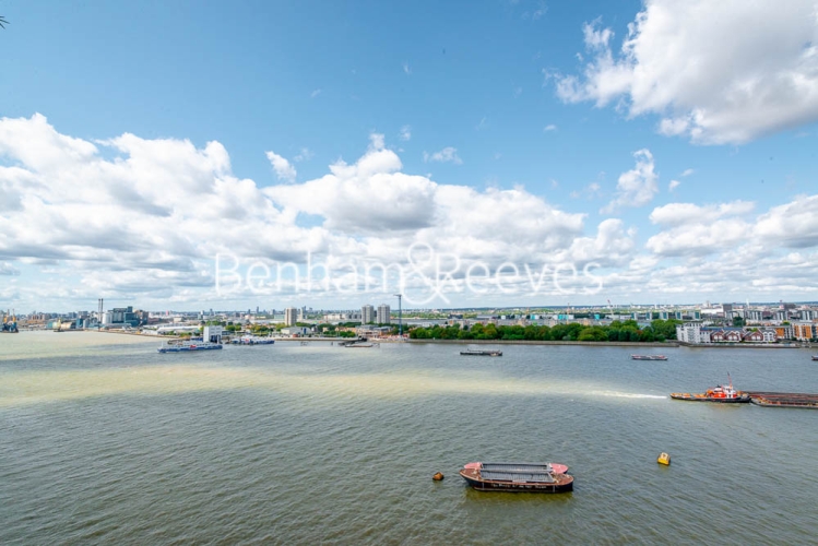 3 bedrooms flat to rent in Duke of Wellington Avenue, Canary Wharf, SE18-image 16
