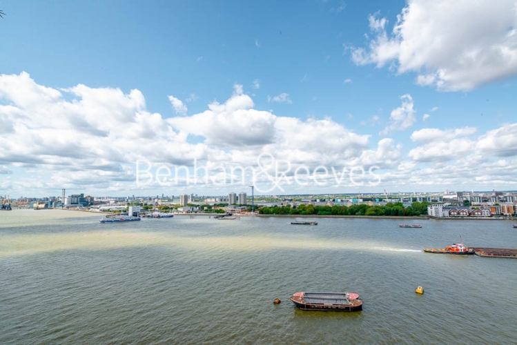 3  bedrooms flat to rent in Duke of Wellington Avenue, Canary Wharf, SE18-image 16