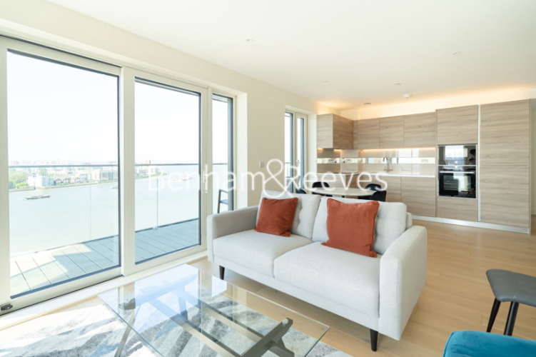 2  bedrooms flat to rent in Duke of Wellington Avenue, Woolwich, SE18-image 1