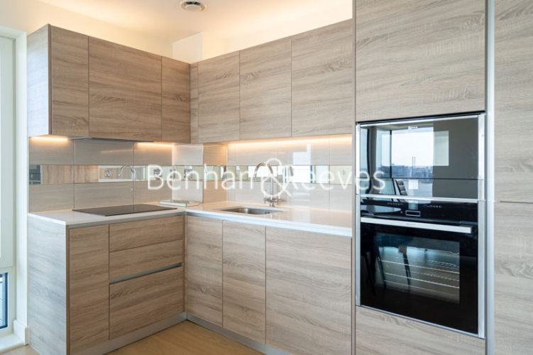 2  bedrooms flat to rent in Duke of Wellington Avenue, Woolwich, SE18-image 2