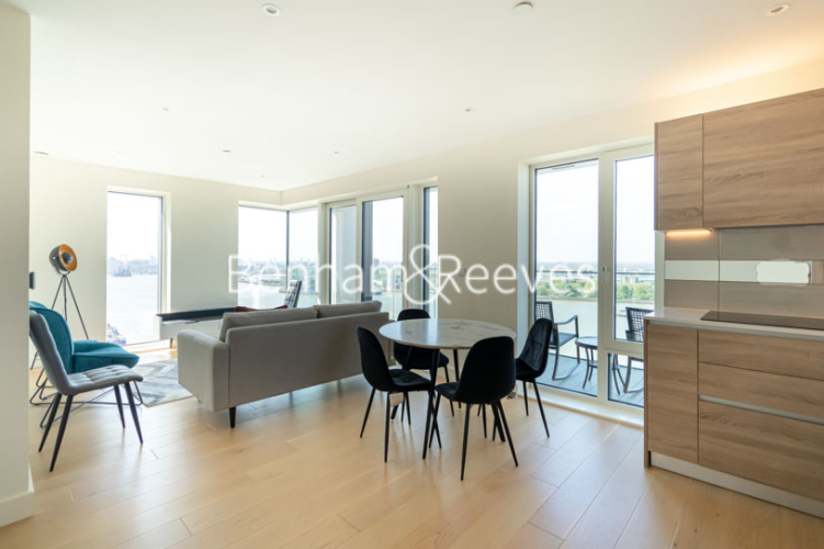 2  bedrooms flat to rent in Duke of Wellington Avenue, Woolwich, SE18-image 3