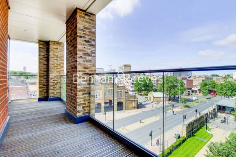 3 bedrooms flat to rent in Plumstead Road, Woolwich, SE18-image 5