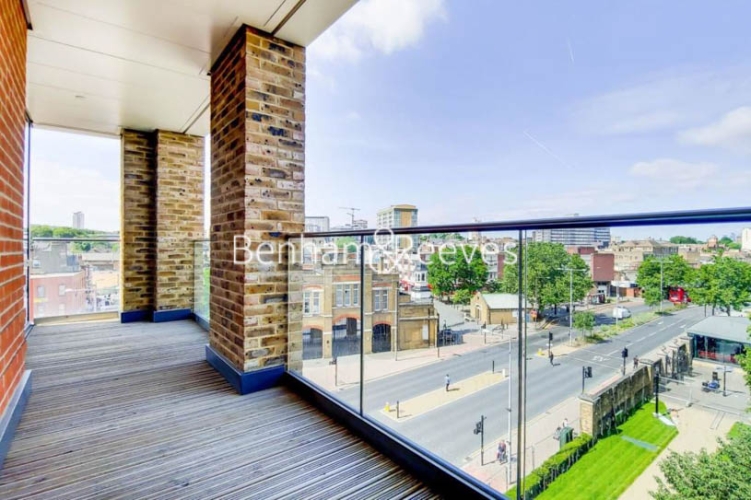 3  bedrooms flat to rent in Plumstead Road, Woolwich, SE18-image 5