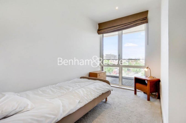 3 bedrooms flat to rent in Plumstead Road, Woolwich, SE18-image 16