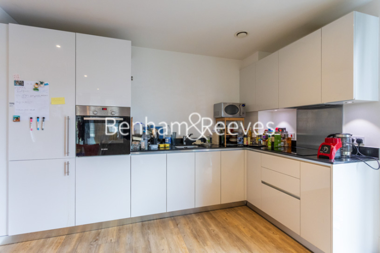 2  bedrooms flat to rent in Plumstead Road, Royal Arsenal Riverside, SE18-image 2
